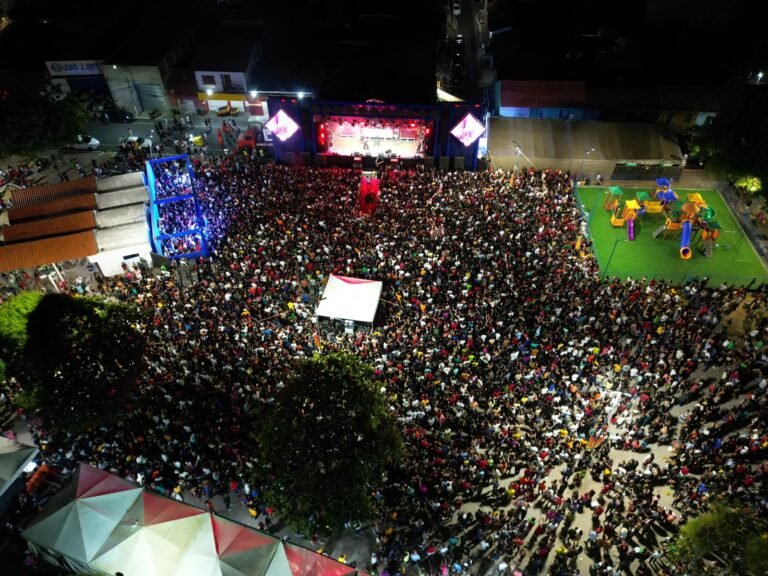 Multidão lota Praça de Eventos para os shows de Felipe Amorim e Calcinha Preta no encerramento dos festejos de Água Branca