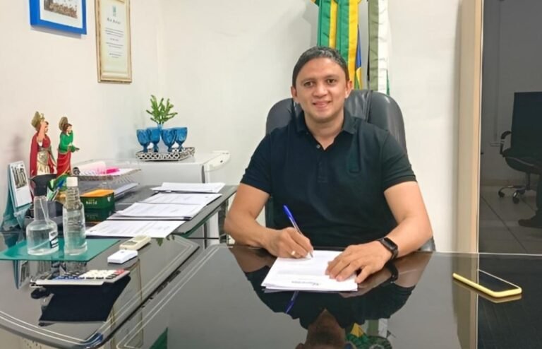 Água Branca: Prefeito Júnior Ribeiro encaminha projeto para pagamento de abono salarial aos profissionais da educação